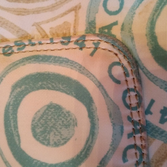 SOLD Coach F19184 Beach Print Multicolor Tote GUC - Picture 7 of 7